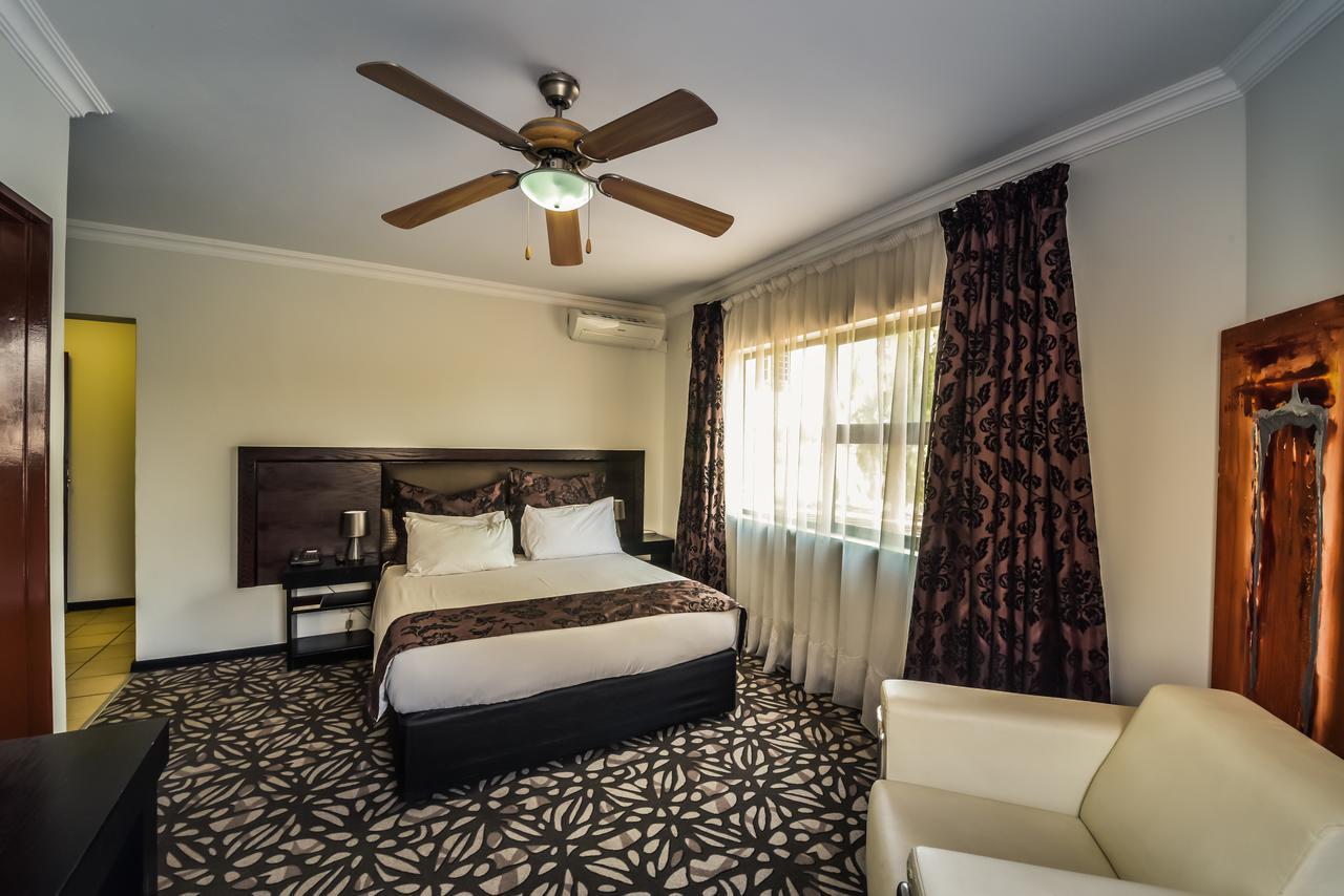 The Lakes Hotel & Conference Centre Бенони Экстерьер фото